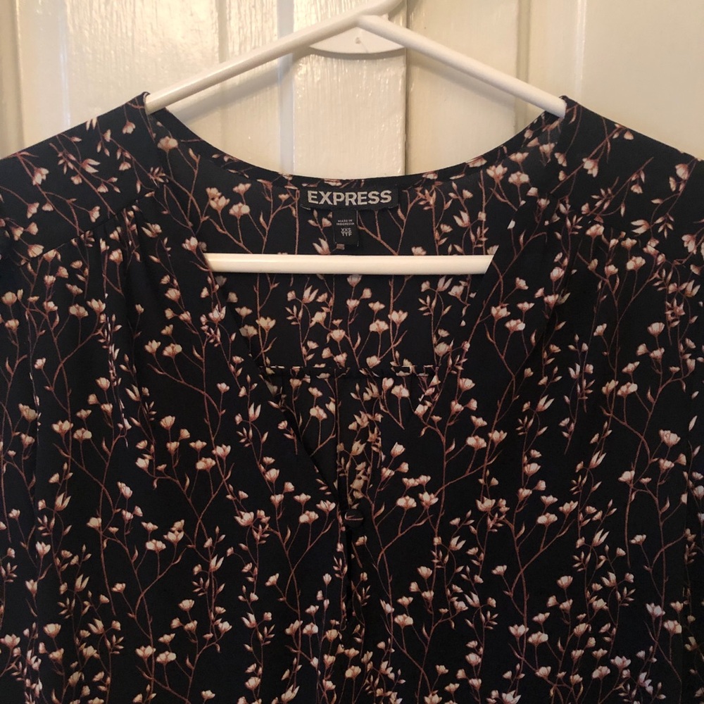 Express Blouse - Picture 7 of 8